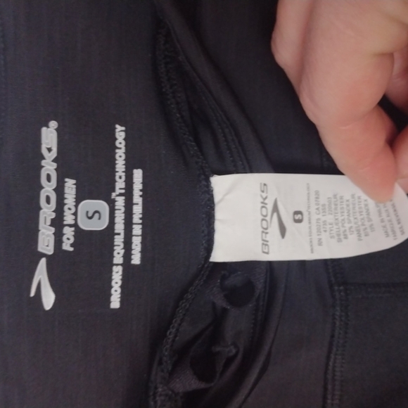 BROOKS essential Capri size small - Picture 2 of 7